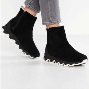 Sorel kinetic black suede boots 8